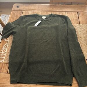 Brand new J Crew long sleeve shirt 

Size L 

Green